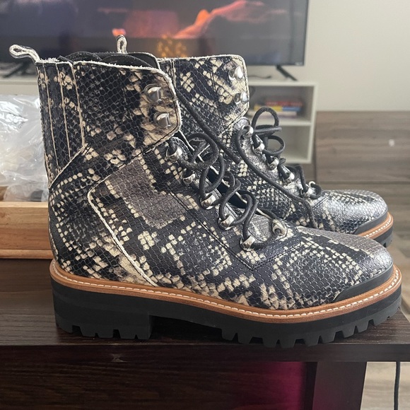 Marc Fisher Izzie 2 Snakeskin Boots 7.5 - Picture 5 of 5